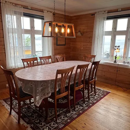 Sjarmerende Med Privat Brygge