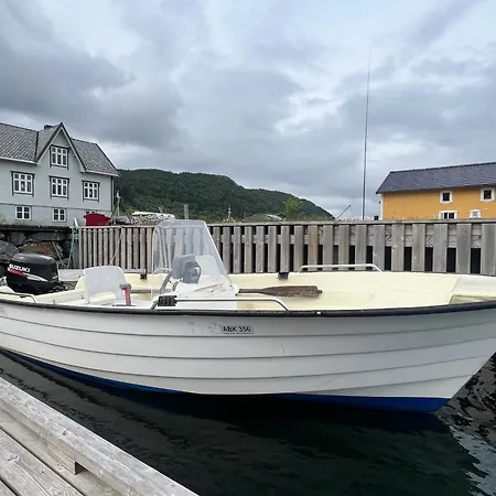 別荘 Sjarmerende Med Privat Brygge