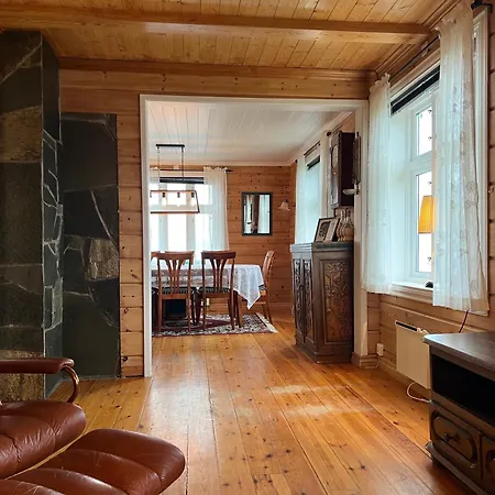 Sjarmerende Med Privat Brygge * Leikanger