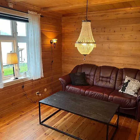 Sjarmerende Med Privat Brygge Leikanger