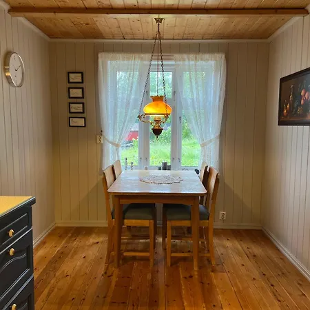 Sjarmerende Med Privat Brygge * Leikanger
