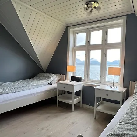 Sjarmerende Med Privat Brygge *