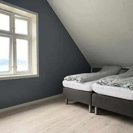 Sjarmerende Med Privat Brygge Leikanger
